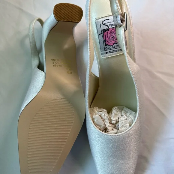 Special Occasions by Saugus Shoe White Heels - Picture 2 of 8